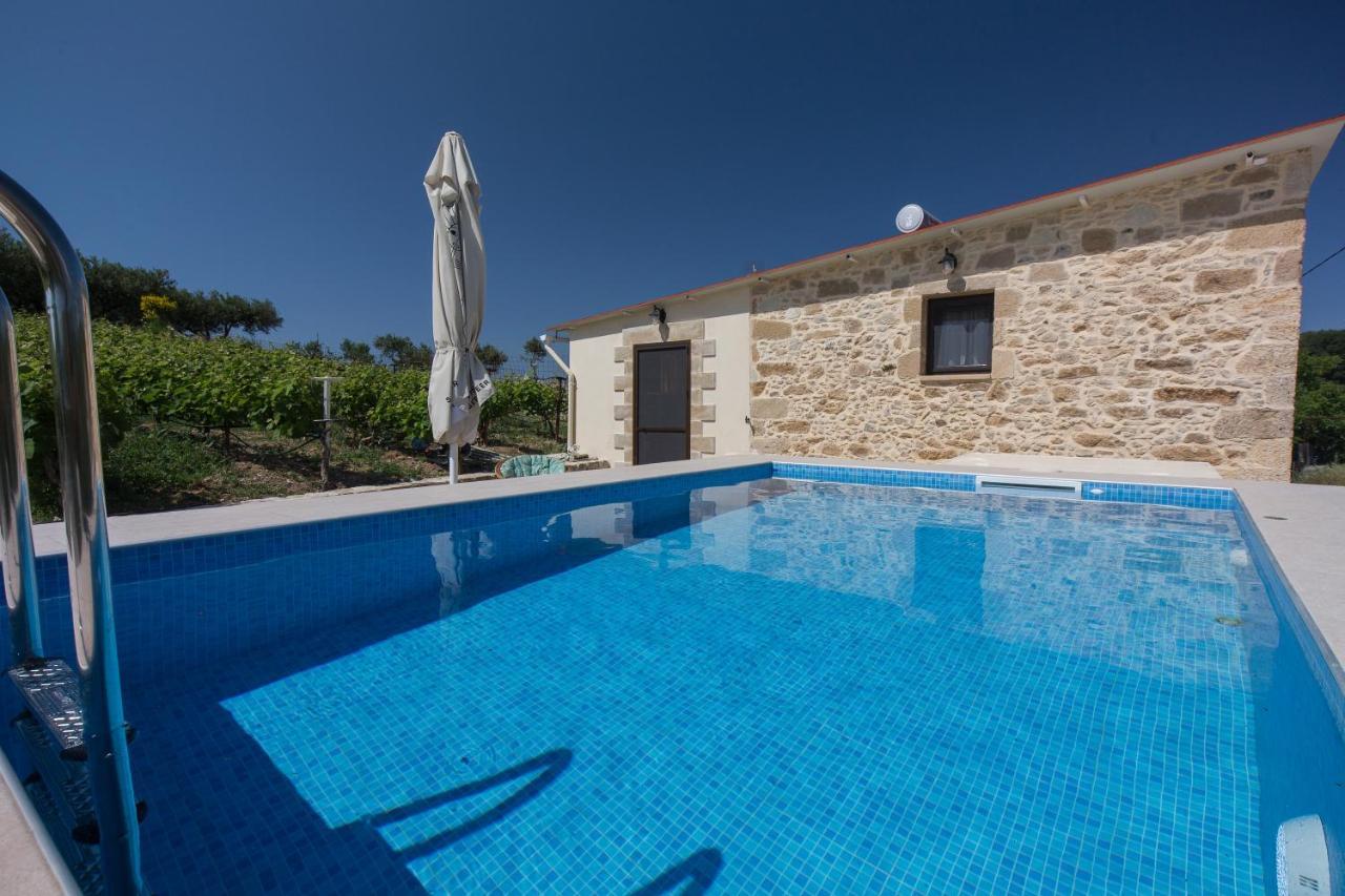Villa Margarita's farm, private pool Maláthiros Esterno foto